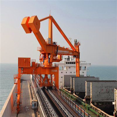 De losinstallatie van het schroefschip bij zeehaventerminal die wordt toegepast
