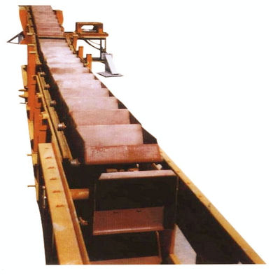 De hoge ononderbroken jakobsladder van hellingshoeken met centrale ketting